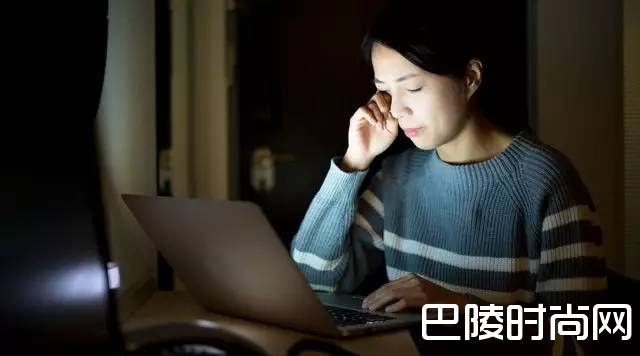 女人熬夜