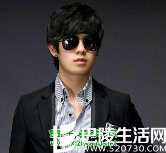 黑色短发蓬松发型