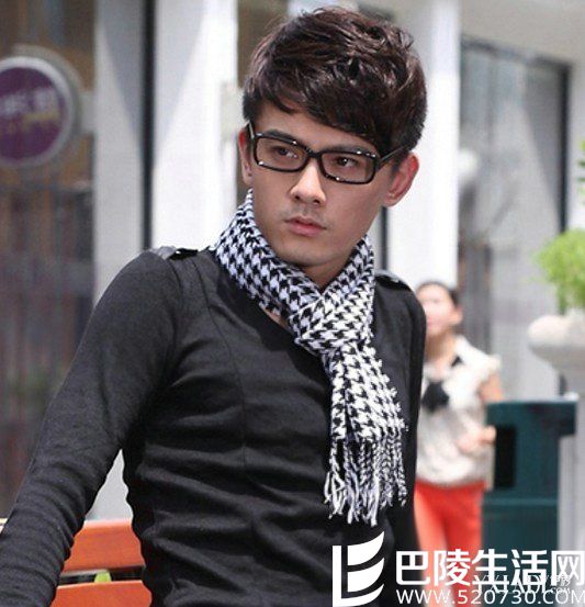 清爽大气的男生发型