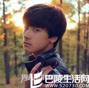 蓬松齐刘海短发 蓬松齐刘海短发