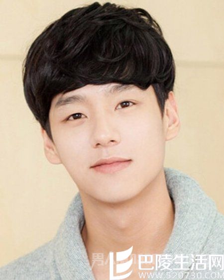 脸大的男生适合什么短发