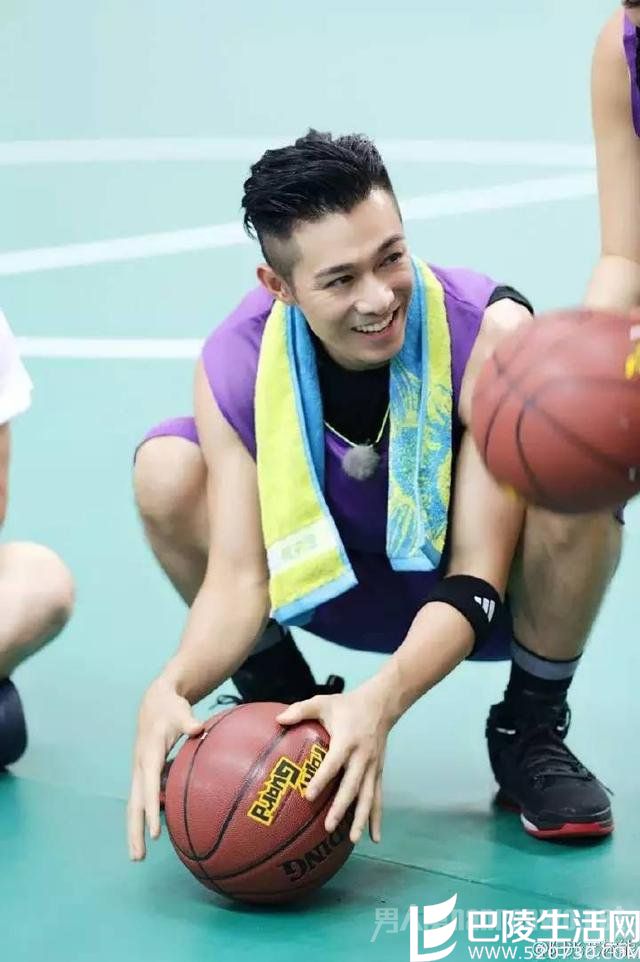 周柏豪打篮球