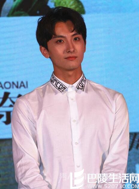 男生中分发型 男生中分发型