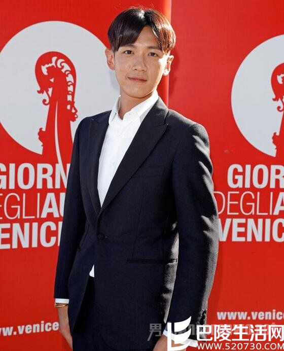 柯震东中分发型 柯震东中分发型