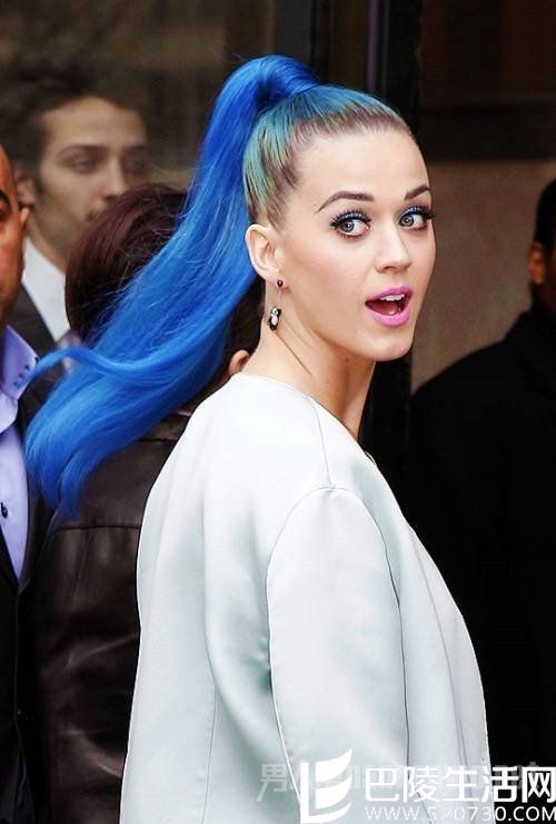 水果姐蓝色渐变头发 水果姐蓝色渐变头发