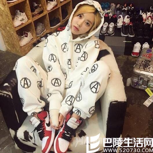 女生金色发 女生金色发