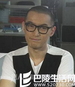 胡歌剃光头