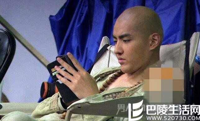 吴亦凡剃光头
