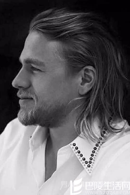 留长发的男人