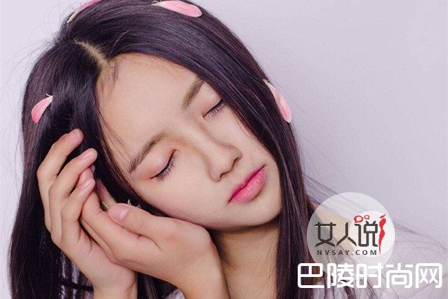 化淡妆时如何淡化眼袋 小技巧教你轻松打造魅力双眼
