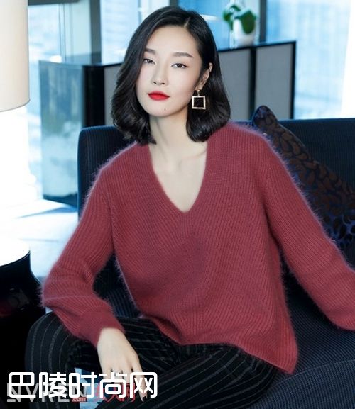 宽松V领短款加厚毛衣_毛衣尤爱纯色款 你也有同样的收集喜好吗