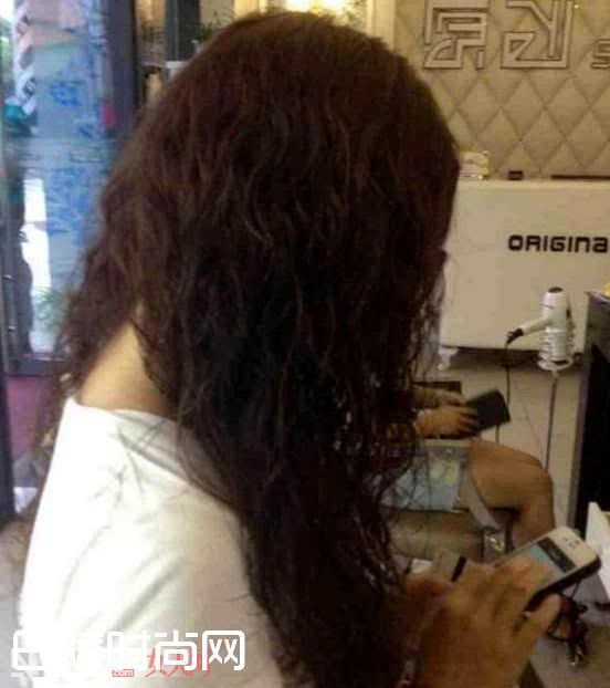 曲卷发型_这五种发型已经过时了 爱美的你应该知道