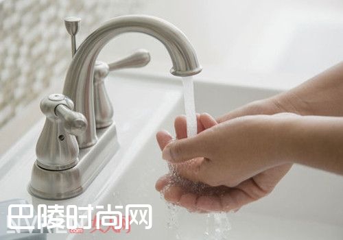 不洗手擦护手霜更伤手吗_双手美白的方法有哪些 芊芊玉手怎么养出来 不洗手擦护手霜更伤手吗_双手美白的方法有哪些 芊芊玉手怎么养出来