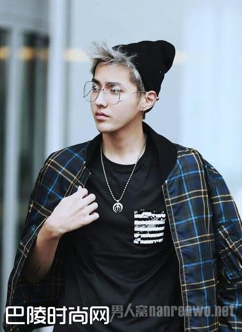 吴亦凡戴眼镜