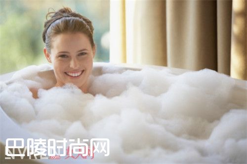 警惕酒后泡澡_女性泡澡对身体有哪些好处 用什么排毒养颜 警惕酒后泡澡_女性泡澡对身体有哪些好处 用什么排毒养颜
