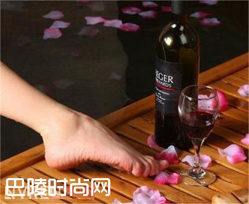 警惕酒后泡澡_女性泡澡对身体有哪些好处 用什么排毒养颜