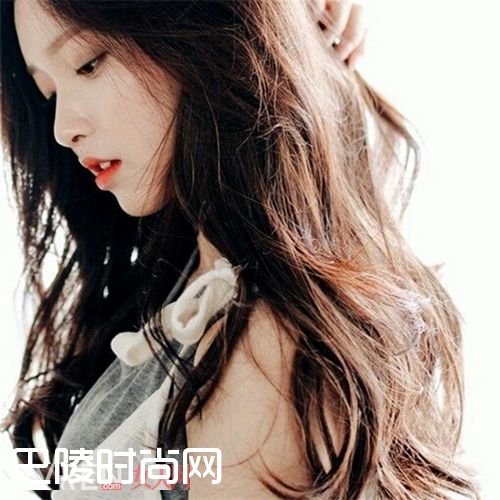 大卷烫发发型_看卷发如何玩转减龄时尚 气质女神你值得拥有 大卷烫发发型_看卷发如何玩转减龄时尚 气质女神你值得拥有