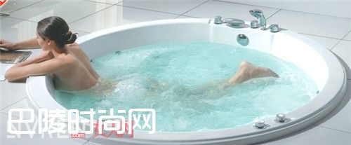 泡澡有什么功效_女性泡澡对身体有哪些好处 用什么排毒养颜 泡澡有什么功效_女性泡澡对身体有哪些好处 用什么排毒养颜