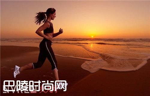 冬天早上跑步能减肥吗_冬天跑步暖身又减脂 选对时间让脂肪燃起来
