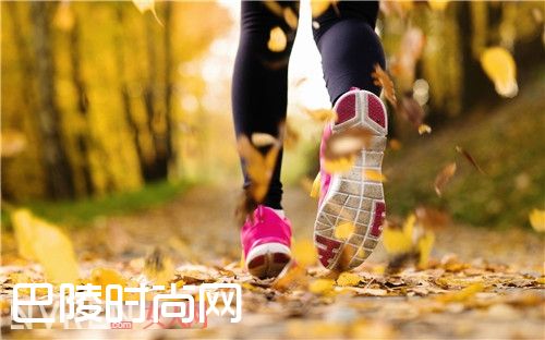 冬天跑步能减肥吗_冬天跑步暖身又减脂 选对时间让脂肪燃起来