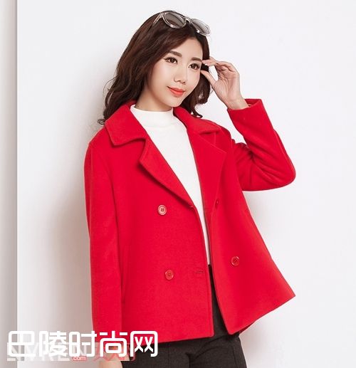 宽松斗篷羊毛外套_百变短款毛呢外套 才是冬日的时尚杀手锏