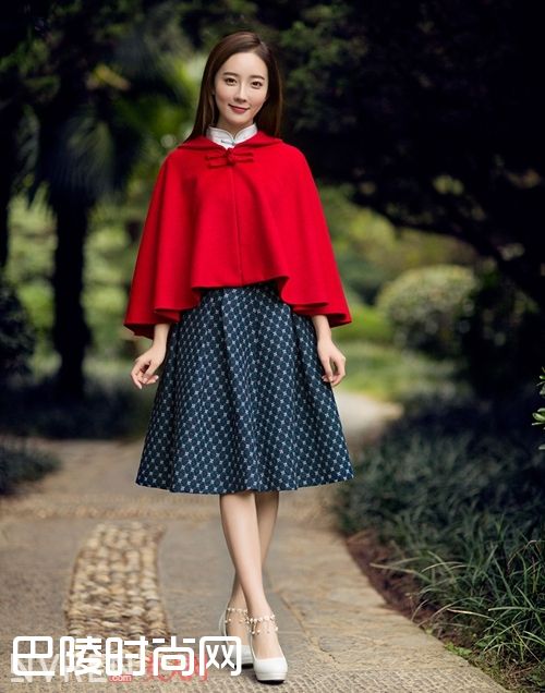 小香风简约斗篷毛呢外套_百变短款毛呢外套 才是冬日的时尚杀手锏