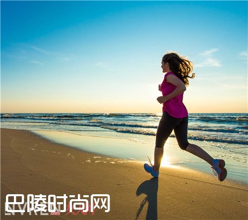 冬天晚上跑步能减肥吗_冬天跑步暖身又减脂 选对时间让脂肪燃起来