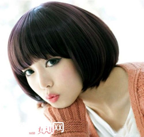 俏皮纯情蘑菇头短发_新年新气象 六款极具女人味的短发推荐给你