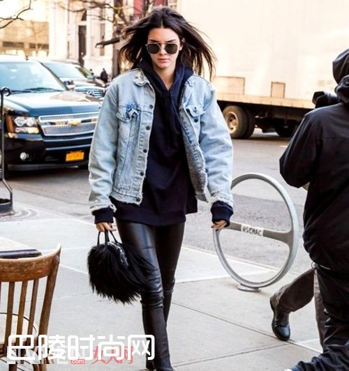 牛仔外套_四款明星爱豆的心头之好 告诉你冬天穿什么