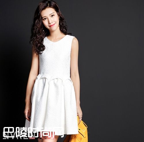 花苞蕾丝无袖裙_ 辞旧迎新 看时尚美裙教你如何演绎不同风格 花苞蕾丝无袖裙_ 辞旧迎新 看时尚美裙教你如何演绎不同风格