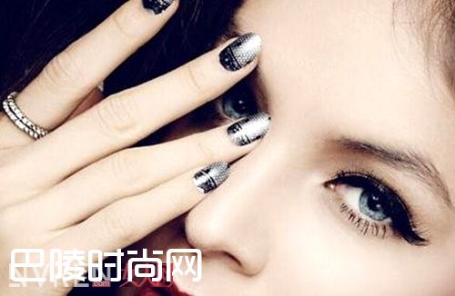 黑色指甲油使用诀窍_不同颜色指甲油的使用诀窍 轻松成为美妆达人
