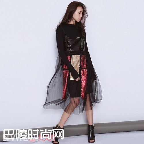 亮片网纱吊带连衣裙_ 辞旧迎新 看时尚美裙教你如何演绎不同风格