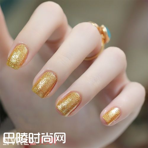 金色指甲油使用诀窍_不同颜色指甲油的使用诀窍 轻松成为美妆达人