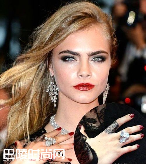 深红色指甲油使用诀窍_不同颜色指甲油的使用诀窍 轻松成为美妆达人