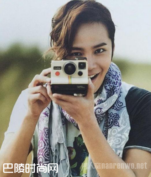 张根硕发型 张根硕发型