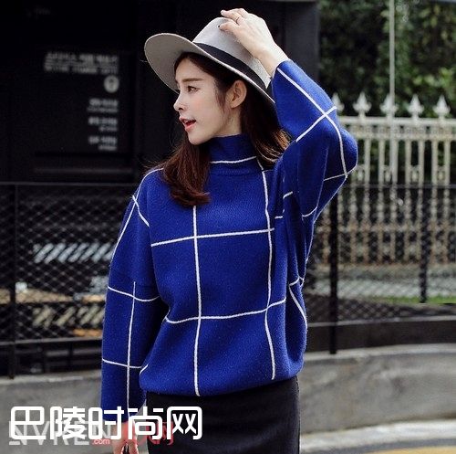 蝙蝠袖半高领格纹毛衣_毛衣不只是用来打底 还为了装饰冬天的靓丽