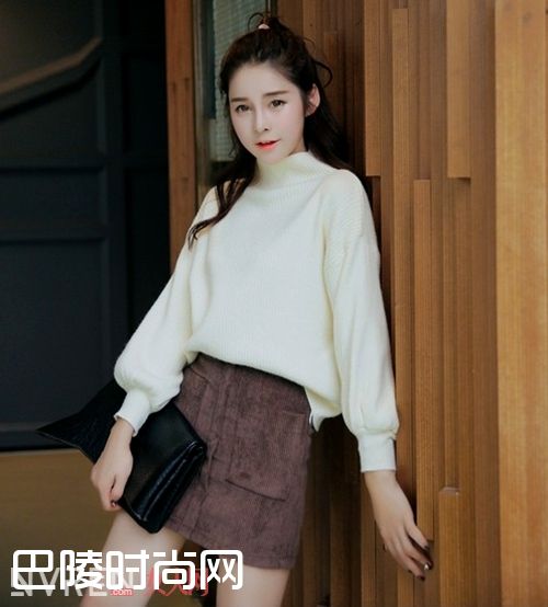 蝙蝠袖半高领格纹毛衣_毛衣不只是用来打底 还为了装饰冬天的靓丽