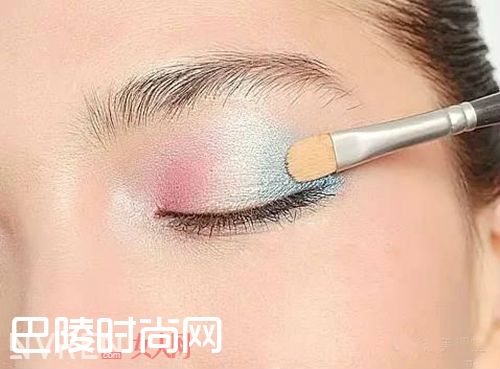 段式法画眼影_五种常见眼影画法学起来 冬季美美就靠它