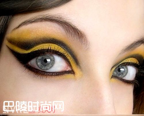 欧式法画眼影_五种常见眼影画法学起来 冬季美美就靠它 欧式法画眼影_五种常见眼影画法学起来 冬季美美就靠它