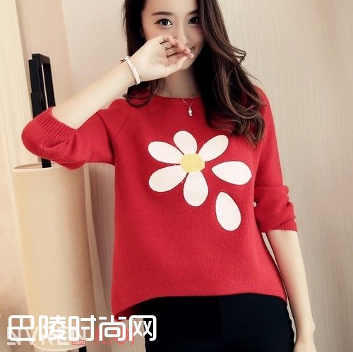 条纹长袖套头毛衣_毛衣不只是用来打底 还为了装饰冬天的靓丽