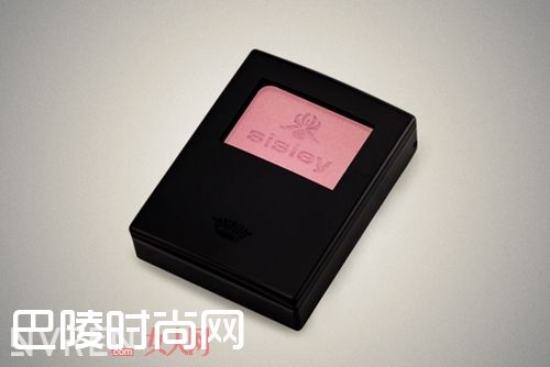 粉色眼影盘推荐_看明星如何画粉色眼影 你和桃花只差一个妆