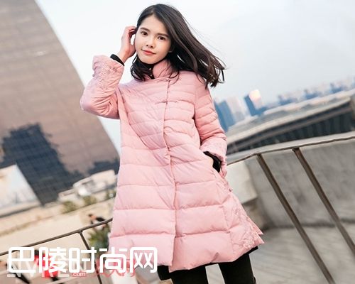 个性绣花修身羽绒服_这些刺绣单品这么美 怎么可以不来一件呢