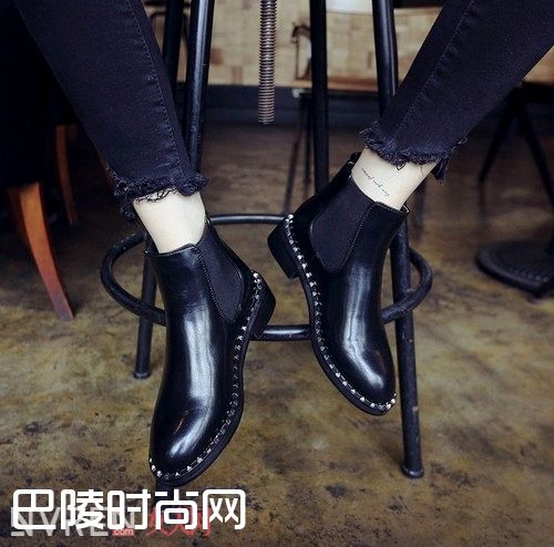 百搭铆钉平底切尔西靴_短靴才是时尚的风向标 如此精致不得不来一双