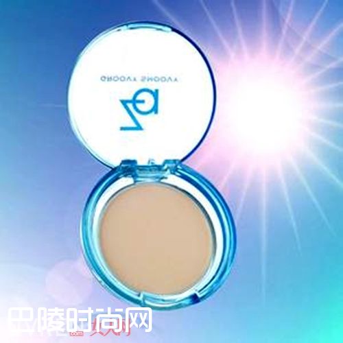 姬芮T区修护蜜粉_还在担心一出街妆就花 用好散粉才是关键