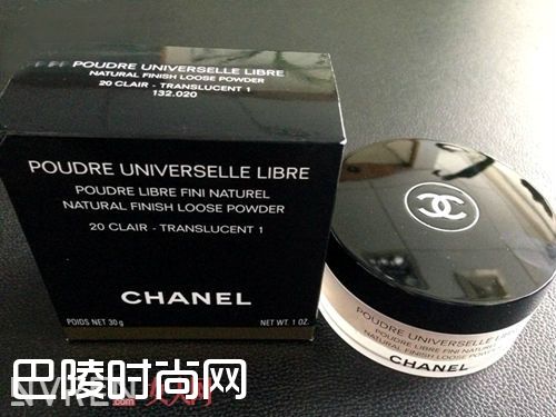 香奈儿轻盈完美蜜粉_还在担心一出街妆就花 用好散粉才是关键