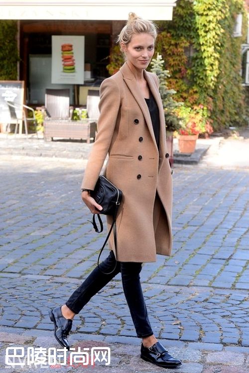 驼色怎么搭配颜色_冬天不能没有驼色大衣 什么颜色搭配比较时髦