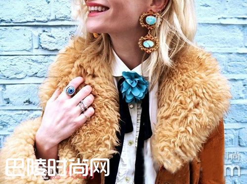 驼色搭配有哪些禁忌_冬天不能没有驼色大衣 什么颜色搭配比较时髦