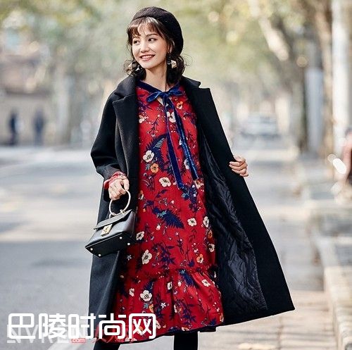 小丑毛球装饰多穿连衣裙_看到这么有魅力的连衣裙 心痒难耐又要买不停 小丑毛球装饰多穿连衣裙_看到这么有魅力的连衣裙 心痒难耐又要买不停