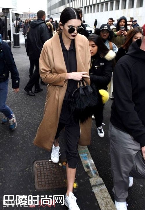 什么年龄的人适合穿驼色_冬天不能没有驼色大衣 什么颜色搭配比较时髦 什么年龄的人适合穿驼色_冬天不能没有驼色大衣 什么颜色搭配比较时髦