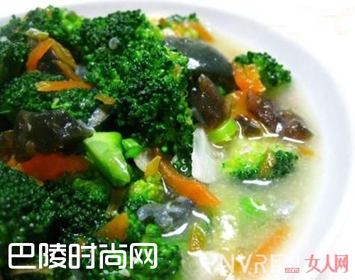 上汤皮蛋西兰花可以减肥_西兰花健身减肥食谱推荐 好东西快存起来